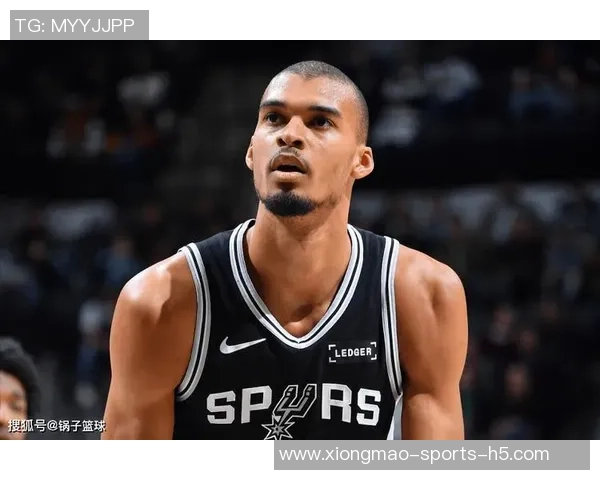 锡安强势隔扣文班遭羞辱文班四记大帽霸气反击引发热议 锡安强势隔扣文班遭羞辱文班四记大帽霸气反击引发热议